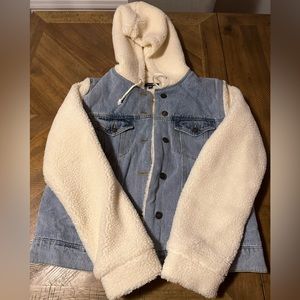 Gently worn Sherpa and denim jacket. Fashion nova great condition